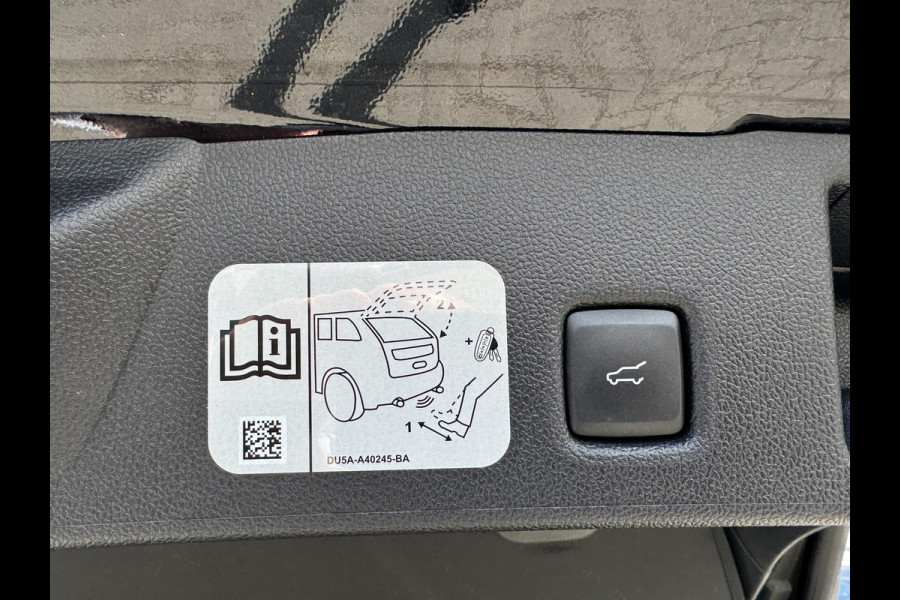 Ford Kuga 2.5 PHEV Vignale 225pk | Driver Assistance Pack | Wegklapbare Trekhaak | Winterpack | 1.500kg Trekgewicht | Slechts 22.000km |