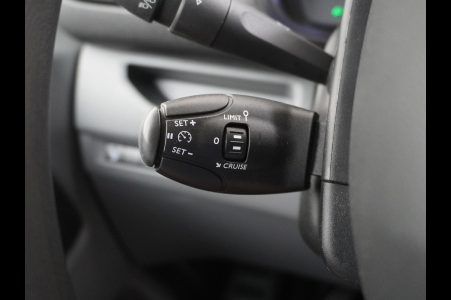 Peugeot Expert 1.5HDI 101PK Airco Cruise Control Trekhaak Regensensor Premium Schuifdeur Betonplex Vloer Wandbetimmering Euro 6