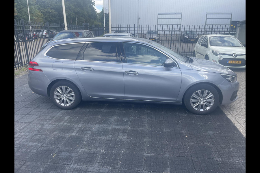 Peugeot 308 SW 1.2 PureTech Blue Lease Premium . Parkeersensoren . Panoramadak . Camera
