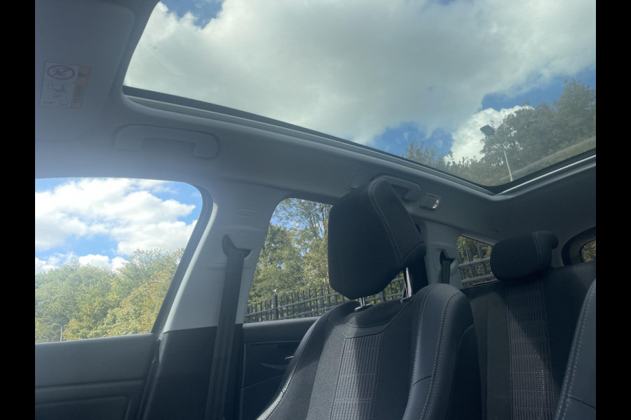 Peugeot 308 SW 1.2 PureTech Blue Lease Premium . Parkeersensoren . Panoramadak . Camera