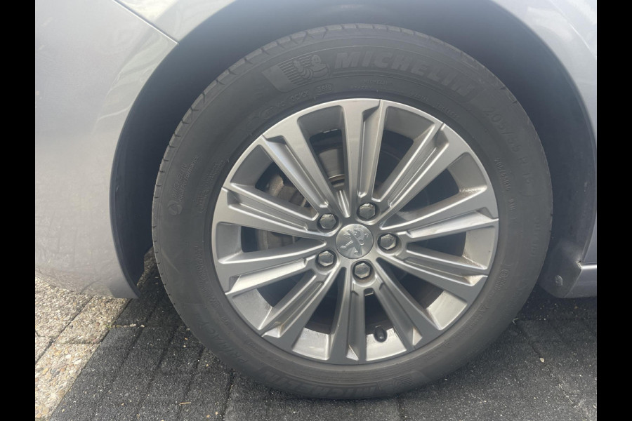 Peugeot 308 SW 1.2 PureTech Blue Lease Premium . Parkeersensoren . Panoramadak . Camera