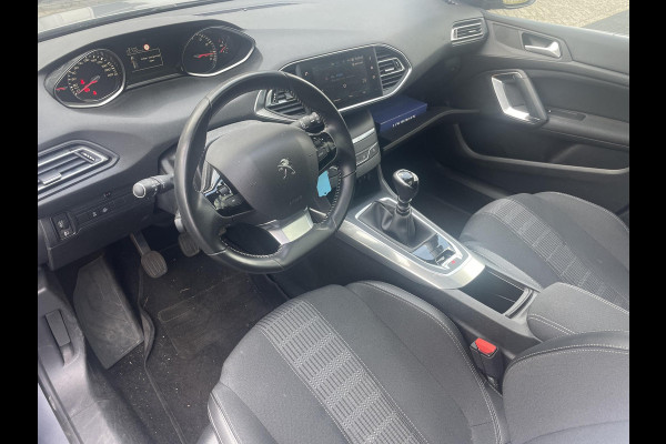 Peugeot 308 SW 1.2 PureTech Blue Lease Premium . Parkeersensoren . Panoramadak . Camera