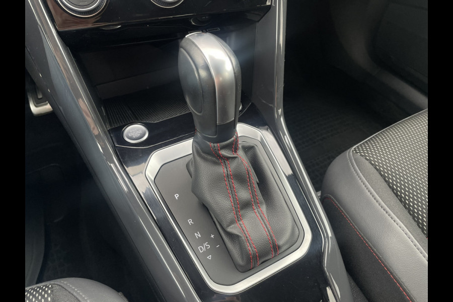 Volkswagen T-Roc 1.5 TSI Sport LED | Trekhaak | Carplay | Camera | Virtual Cockpit | PDC