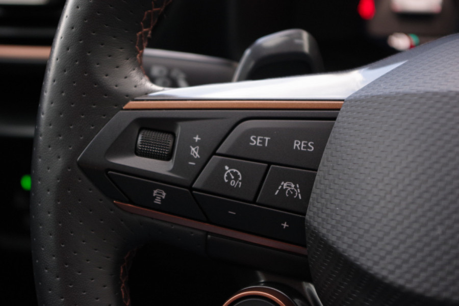 CUPRA Formentor 1.4 e-Hybrid VZ Copper Edition 245 PK PHEV, Adap. Cruise Control, Winterpakket, Carplay,