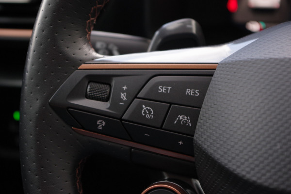 CUPRA Formentor 1.4 e-Hybrid VZ Copper Edition 245 PK PHEV, Adap. Cruise Control, Winterpakket, Carplay,
