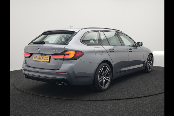 BMW 5 Serie Touring 530e Executive Plug In Hybrid 293pk Dealer O.H PHEV | Panodak | Harman Kardon | Camera | Lederen Bekleding | Navi Pro | Apple Carplay | M Sportstuur | 18"L.M | Sfeerverlichting |