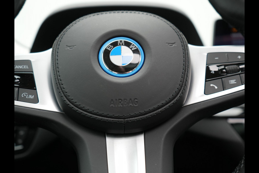 BMW 5 Serie Touring 530e Executive Plug In Hybrid 293pk Dealer O.H PHEV | Panodak | Harman Kardon | Camera | Lederen Bekleding | Navi Pro | Apple Carplay | M Sportstuur | 18"L.M | Sfeerverlichting |