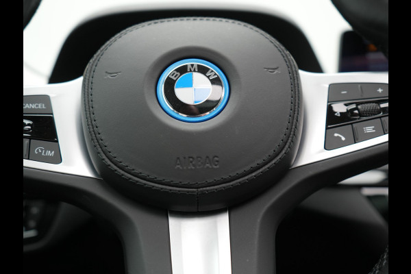 BMW 5 Serie Touring 530e Executive Plug In Hybrid 293pk Dealer O.H PHEV | Panodak | Harman Kardon | Camera | Lederen Bekleding | Navi Pro | Apple Carplay | M Sportstuur | 18"L.M | Sfeerverlichting |