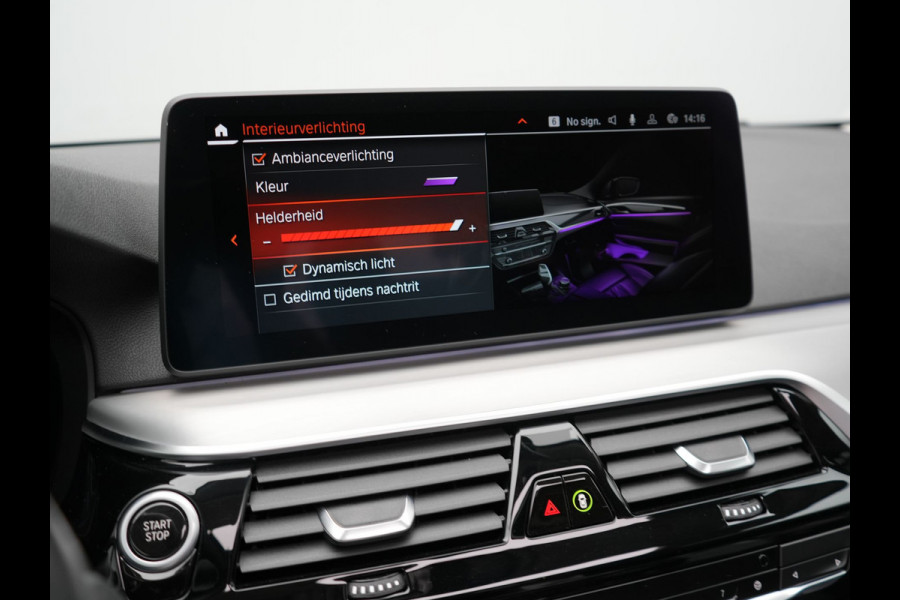 BMW 5 Serie Touring 530e Executive Plug In Hybrid 293pk Dealer O.H PHEV | Panodak | Harman Kardon | Camera | Lederen Bekleding | Navi Pro | Apple Carplay | M Sportstuur | 18"L.M | Sfeerverlichting |