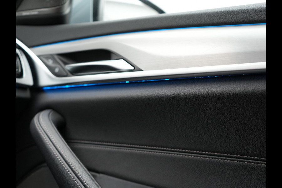 BMW 5 Serie Touring 530e Executive Plug In Hybrid 293pk Dealer O.H PHEV | Panodak | Harman Kardon | Camera | Lederen Bekleding | Navi Pro | Apple Carplay | M Sportstuur | 18"L.M | Sfeerverlichting |