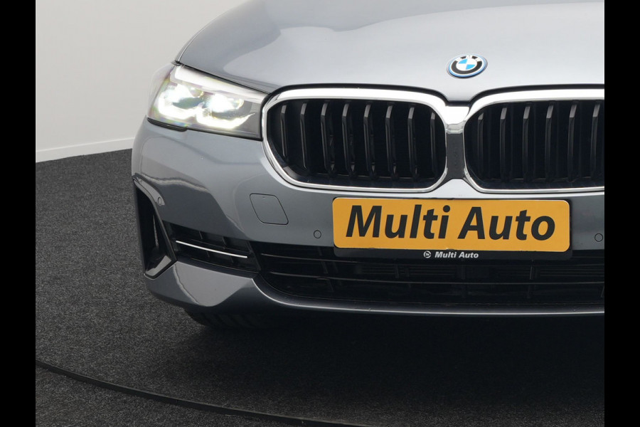 BMW 5 Serie Touring 530e Executive Plug In Hybrid 293pk Dealer O.H PHEV | Panodak | Harman Kardon | Camera | Lederen Bekleding | Navi Pro | Apple Carplay | M Sportstuur | 18"L.M | Sfeerverlichting |