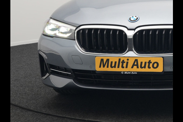 BMW 5 Serie Touring 530e Executive Plug In Hybrid 293pk Dealer O.H PHEV | Panodak | Harman Kardon | Camera | Lederen Bekleding | Navi Pro | Apple Carplay | M Sportstuur | 18"L.M | Sfeerverlichting |