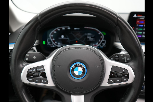BMW 5 Serie Touring 530e Executive Plug In Hybrid 293pk Dealer O.H PHEV | Panodak | Harman Kardon | Camera | Lederen Bekleding | Navi Pro | Apple Carplay | M Sportstuur | 18"L.M | Sfeerverlichting |