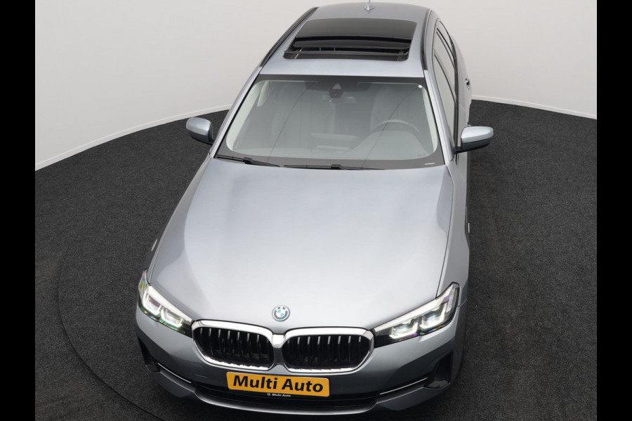 BMW 5 Serie Touring 530e Executive Plug In Hybrid 293pk Dealer O.H PHEV | Panodak | Harman Kardon | Camera | Lederen Bekleding | Navi Pro | Apple Carplay | M Sportstuur | 18"L.M | Sfeerverlichting |