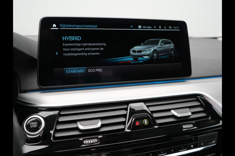 BMW 5 Serie Touring 530e Executive Plug In Hybrid 293pk Dealer O.H PHEV | Panodak | Harman Kardon | Camera | Lederen Bekleding | Navi Pro | Apple Carplay | M Sportstuur | 18"L.M | Sfeerverlichting |