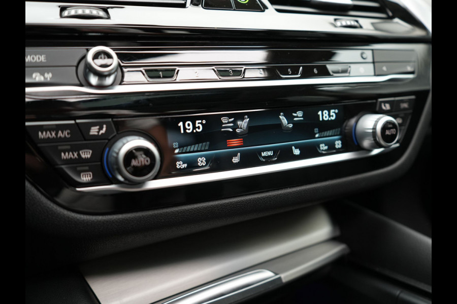 BMW 5 Serie Touring 530e Executive Plug In Hybrid 293pk Dealer O.H PHEV | Panodak | Harman Kardon | Camera | Lederen Bekleding | Navi Pro | Apple Carplay | M Sportstuur | 18"L.M | Sfeerverlichting |