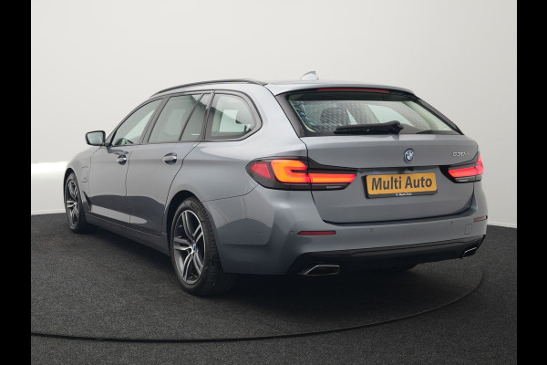 BMW 5 Serie Touring 530e Executive Plug In Hybrid 293pk Dealer O.H PHEV | Panodak | Harman Kardon | Camera | Lederen Bekleding | Navi Pro | Apple Carplay | M Sportstuur | 18"L.M | Sfeerverlichting |