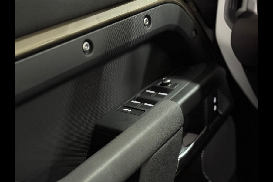 Land Rover Defender 110 2.0 D200 110 | Pano | PPF | Meridian | Trekhaak | Carplay