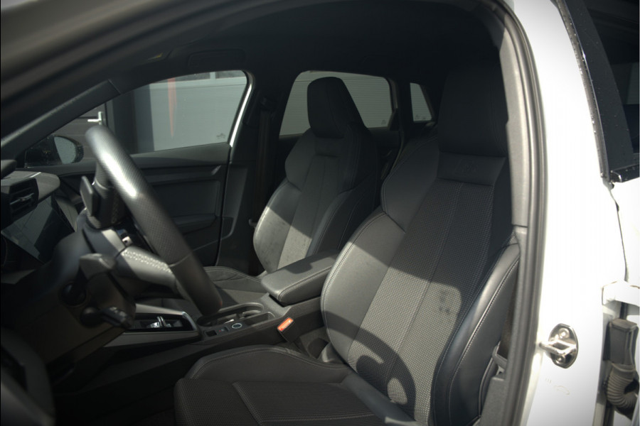Audi A3 Sportback 45 TFSI e S edition Competition | S-Line | RS Seats | Stoelverwarming | Camera | Navigatie | Cruise Control | LED | Keyless | Virtual Cockpit | Apple Carplay | Parkeersensoren |