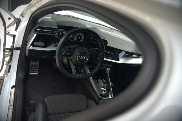 Audi A3 Sportback 45 TFSI e S edition Competition | S-Line | RS Seats | Stoelverwarming | Camera | Navigatie | Cruise Control | LED | Keyless | Virtual Cockpit | Apple Carplay | Parkeersensoren |