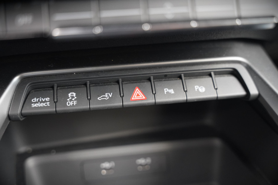 Audi A3 Sportback 45 TFSI e S edition Competition | S-Line | RS Seats | Stoelverwarming | Camera | Navigatie | Cruise Control | LED | Keyless | Virtual Cockpit | Apple Carplay | Parkeersensoren |