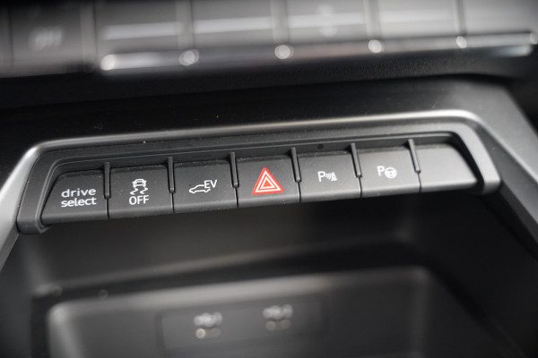 Audi A3 Sportback 45 TFSI e S edition Competition | S-Line | RS Seats | Stoelverwarming | Camera | Navigatie | Cruise Control | LED | Keyless | Virtual Cockpit | Apple Carplay | Parkeersensoren |