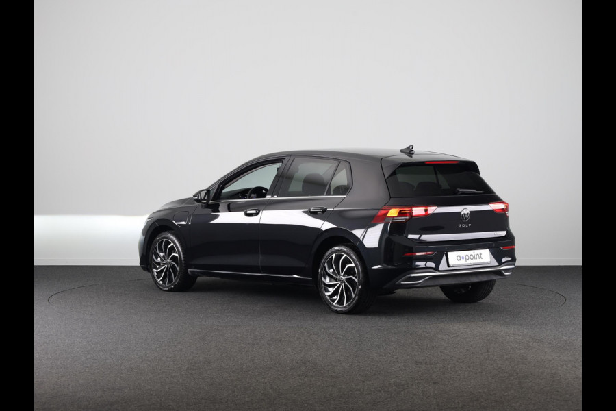 Volkswagen Golf 1.4 eHybrid Style 204 pk Automaat (DSG) | Navigatie | Elektr. trekhaak | Parkeersensoren | Achteruitrijcamera | Adaptieve cruise control | Stoelverwarming |