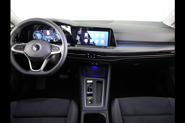 Volkswagen Golf 1.4 eHybrid Style 204 pk Automaat (DSG) | Navigatie | Elektr. trekhaak | Parkeersensoren | Achteruitrijcamera | Adaptieve cruise control | Stoelverwarming |