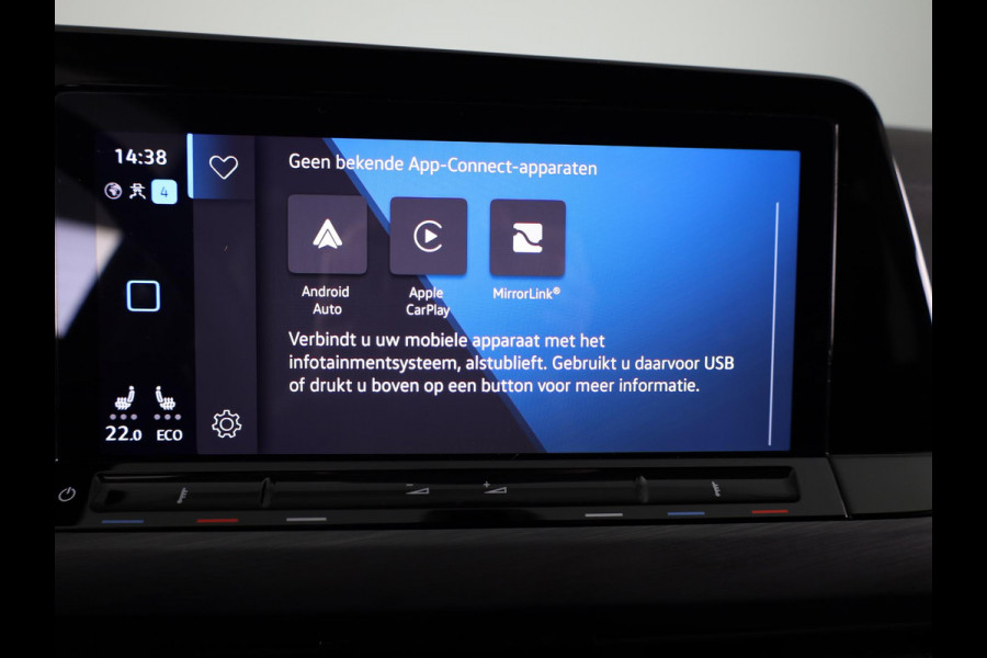 Volkswagen Golf 1.4 eHybrid Style 204 pk Automaat (DSG) | Navigatie | Elektr. trekhaak | Parkeersensoren | Achteruitrijcamera | Adaptieve cruise control | Stoelverwarming |