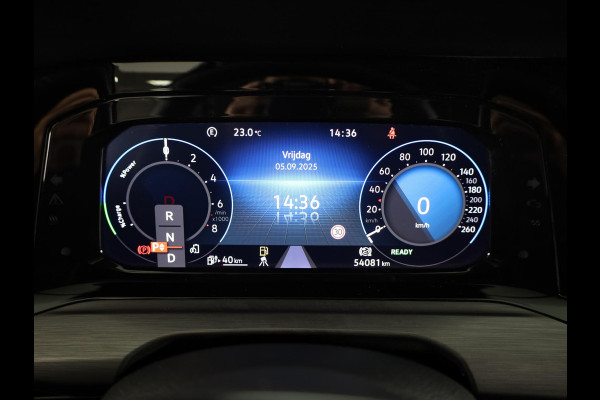 Volkswagen Golf 1.4 eHybrid Style 204 pk Automaat (DSG) | Navigatie | Elektr. trekhaak | Parkeersensoren | Achteruitrijcamera | Adaptieve cruise control | Stoelverwarming |
