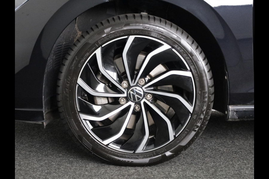 Volkswagen Golf 1.4 eHybrid Style 204 pk Automaat (DSG) | Navigatie | Elektr. trekhaak | Parkeersensoren | Achteruitrijcamera | Adaptieve cruise control | Stoelverwarming |