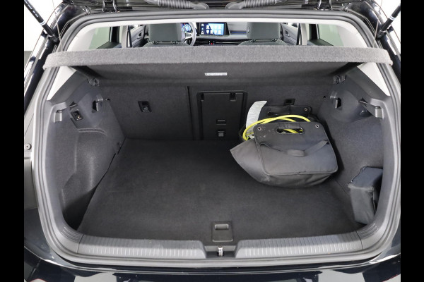 Volkswagen Golf 1.4 eHybrid Style 204 pk Automaat (DSG) | Navigatie | Elektr. trekhaak | Parkeersensoren | Achteruitrijcamera | Adaptieve cruise control | Stoelverwarming |