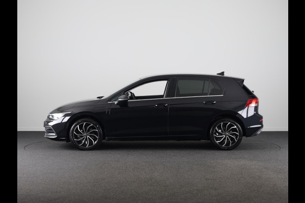 Volkswagen Golf 1.4 eHybrid Style 204 pk Automaat (DSG) | Navigatie | Elektr. trekhaak | Parkeersensoren | Achteruitrijcamera | Adaptieve cruise control | Stoelverwarming |