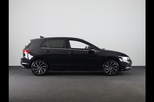Volkswagen Golf 1.4 eHybrid Style 204 pk Automaat (DSG) | Navigatie | Elektr. trekhaak | Parkeersensoren | Achteruitrijcamera | Adaptieve cruise control | Stoelverwarming |