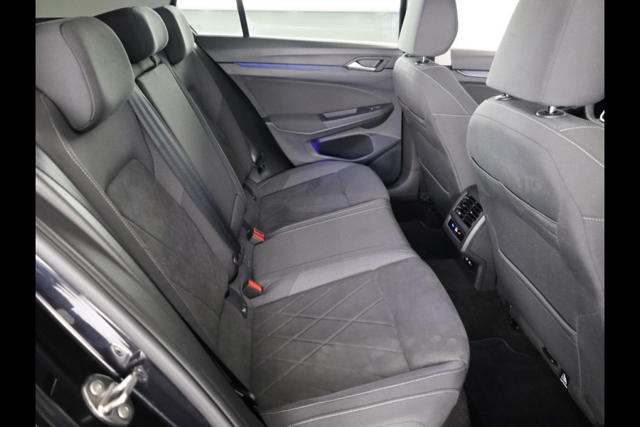 Volkswagen Golf 1.4 eHybrid Style 204 pk Automaat (DSG) | Navigatie | Elektr. trekhaak | Parkeersensoren | Achteruitrijcamera | Adaptieve cruise control | Stoelverwarming |
