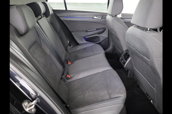 Volkswagen Golf 1.4 eHybrid Style 204 pk Automaat (DSG) | Navigatie | Elektr. trekhaak | Parkeersensoren | Achteruitrijcamera | Adaptieve cruise control | Stoelverwarming |