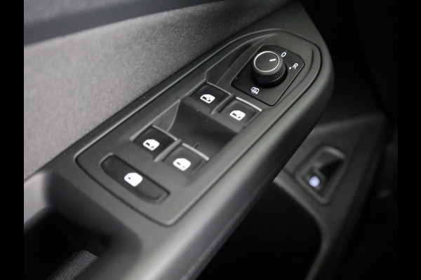 Volkswagen Golf 1.4 eHybrid Style 204 pk Automaat (DSG) | Navigatie | Elektr. trekhaak | Parkeersensoren | Achteruitrijcamera | Adaptieve cruise control | Stoelverwarming |