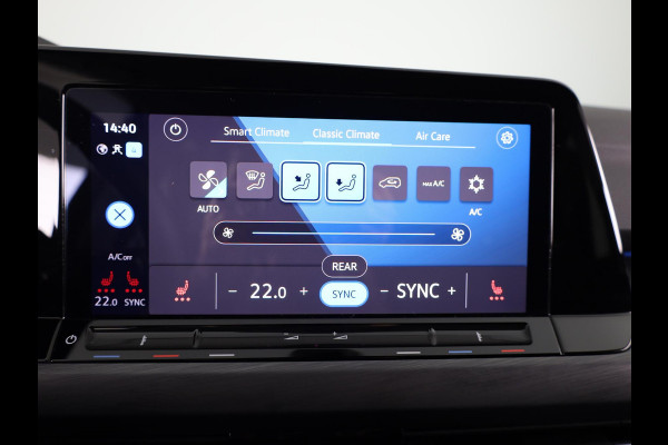 Volkswagen Golf 1.4 eHybrid Style 204 pk Automaat (DSG) | Navigatie | Elektr. trekhaak | Parkeersensoren | Achteruitrijcamera | Adaptieve cruise control | Stoelverwarming |