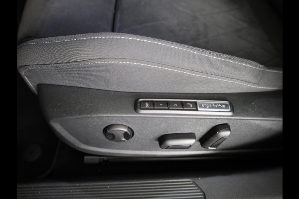 Volkswagen Golf 1.4 eHybrid Style 204 pk Automaat (DSG) | Navigatie | Elektr. trekhaak | Parkeersensoren | Achteruitrijcamera | Adaptieve cruise control | Stoelverwarming |