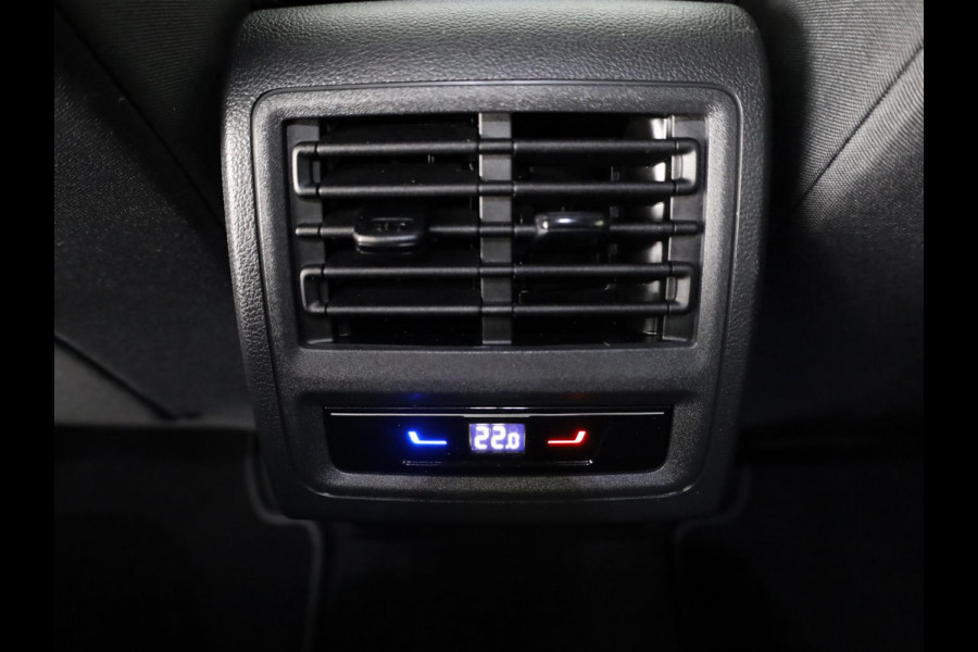 Volkswagen Golf 1.4 eHybrid Style 204 pk Automaat (DSG) | Navigatie | Elektr. trekhaak | Parkeersensoren | Achteruitrijcamera | Adaptieve cruise control | Stoelverwarming |