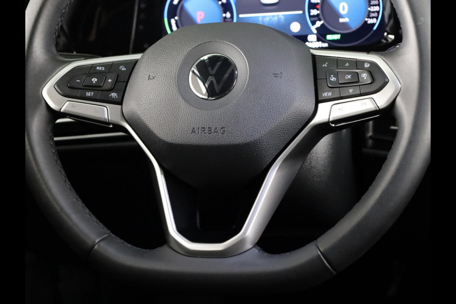 Volkswagen Golf 1.4 eHybrid Style 204 pk Automaat (DSG) | Navigatie | Elektr. trekhaak | Parkeersensoren | Achteruitrijcamera | Adaptieve cruise control | Stoelverwarming |