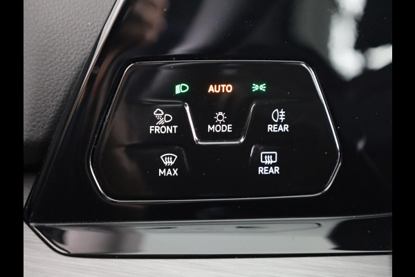 Volkswagen Golf 1.4 eHybrid Style 204 pk Automaat (DSG) | Navigatie | Elektr. trekhaak | Parkeersensoren | Achteruitrijcamera | Adaptieve cruise control | Stoelverwarming |