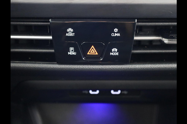 Volkswagen Golf 1.4 eHybrid Style 204 pk Automaat (DSG) | Navigatie | Elektr. trekhaak | Parkeersensoren | Achteruitrijcamera | Adaptieve cruise control | Stoelverwarming |