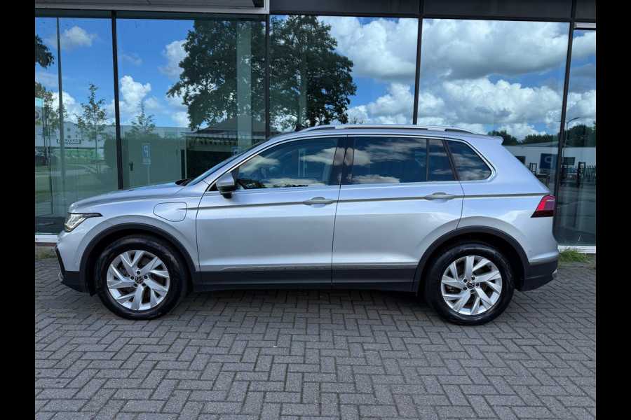 Volkswagen Tiguan 1.4 TSI eHybrid Business+ - Automaat - Panodak - Trekhaak - Camera