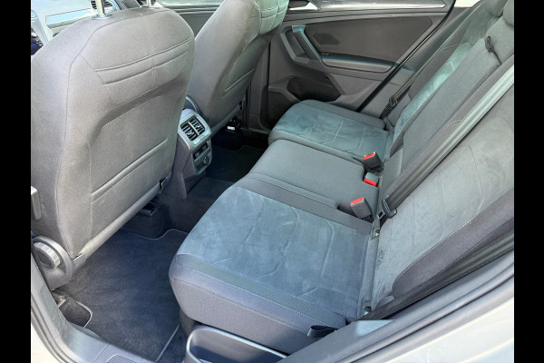 Volkswagen Tiguan 1.4 TSI eHybrid Business+ - Automaat - Panodak - Trekhaak - Camera