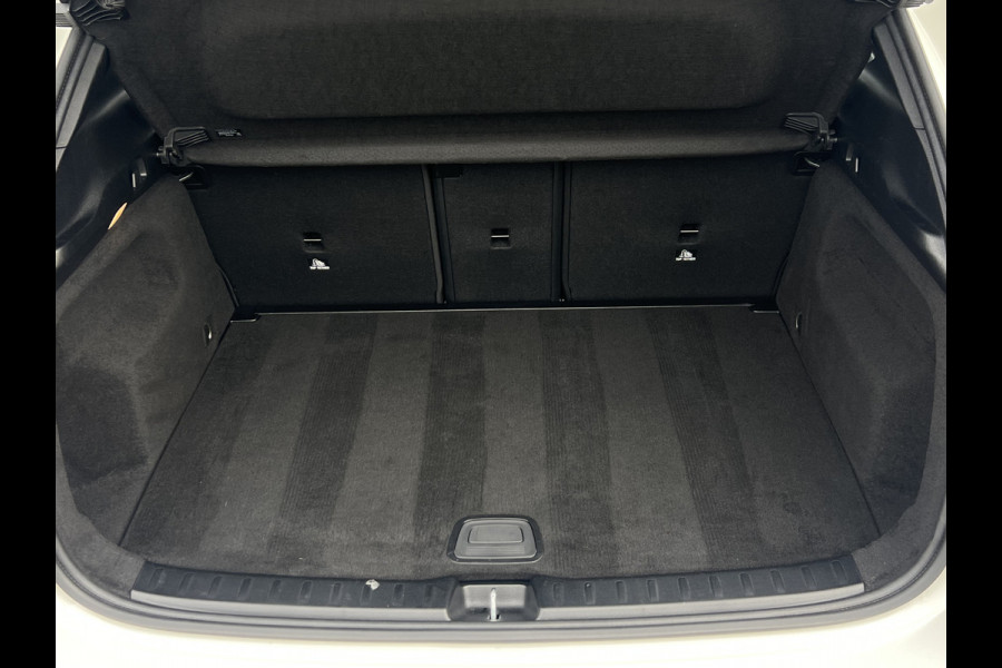 Mercedes-Benz GLA 200 AMG Line | Trekhaak | Pano | Burmester | Night Pakket