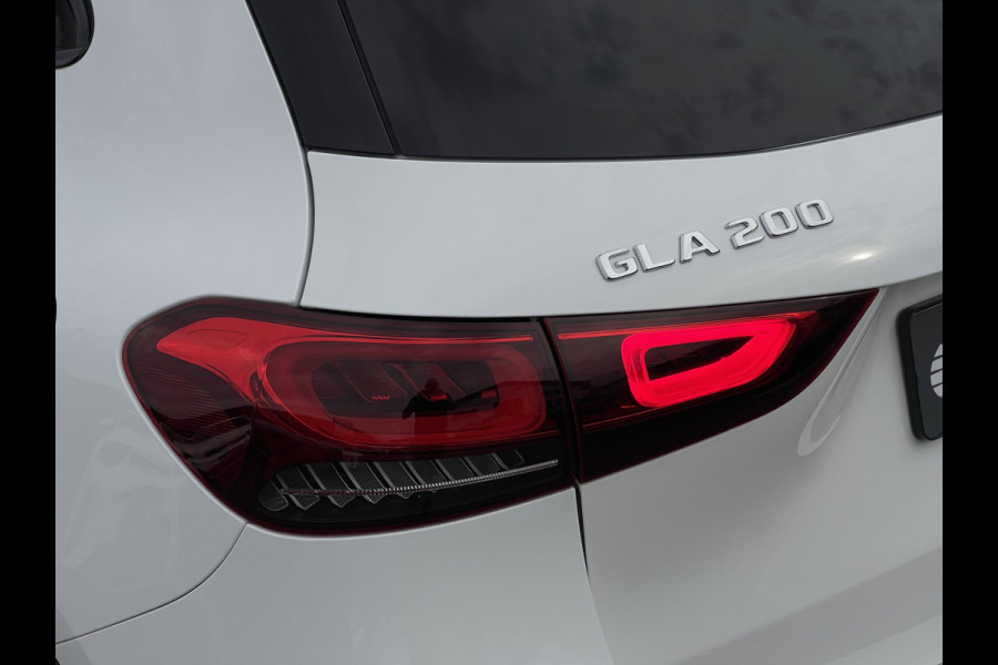 Mercedes-Benz GLA 200 AMG Line | Trekhaak | Pano | Burmester | Night Pakket