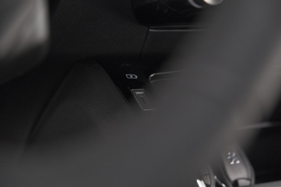Peugeot e-208 EV Active 50 kWh | Navigatie | Apple Carplay | Climate Control