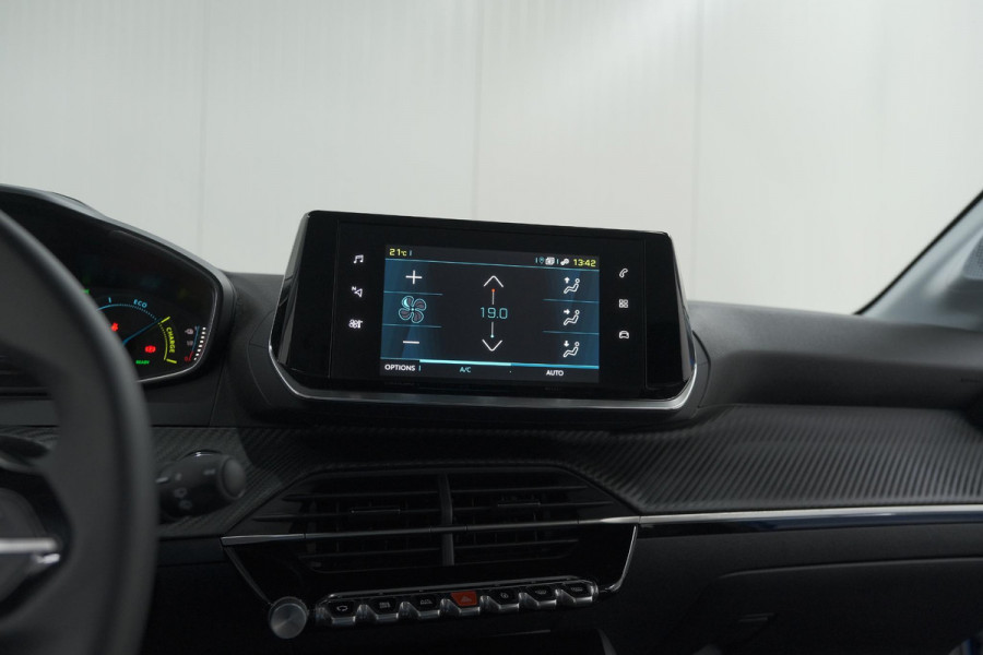 Peugeot e-208 EV Active 50 kWh | Navigatie | Apple Carplay | Climate Control