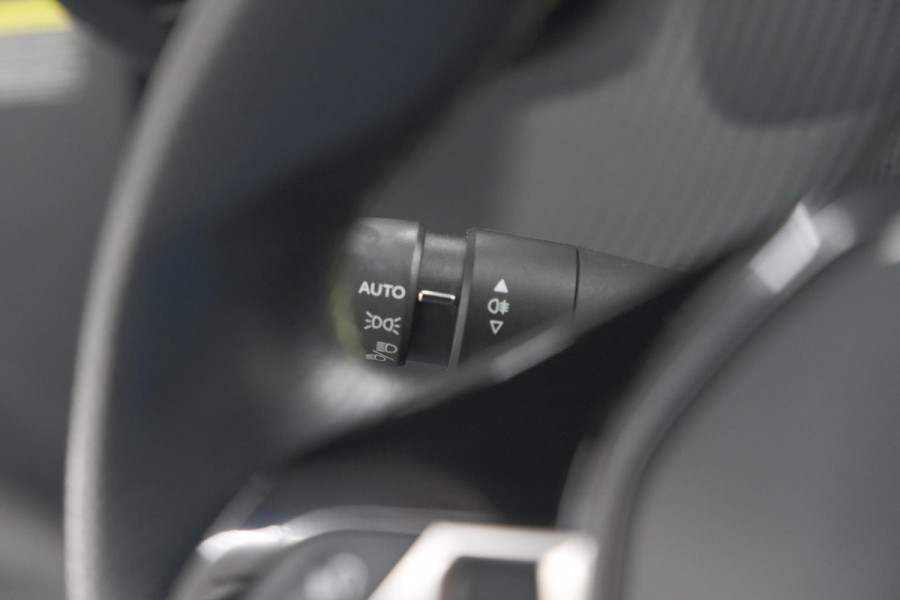 Peugeot 208 PureTech 100 GT | Camera | Dodehoekdetectie | Apple Carplay | Stoelverwarming | Parkeersensoren